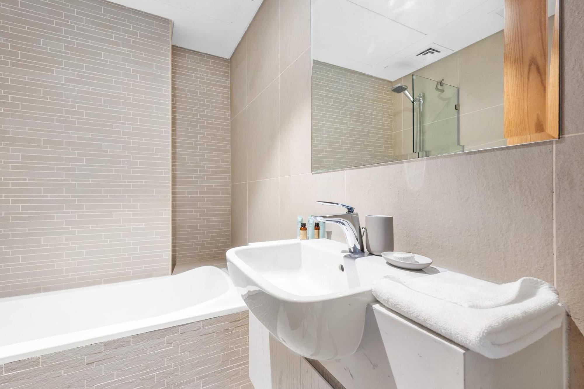 Silkhaus Modern 2 Bdr Near Reem Mall Apartment *