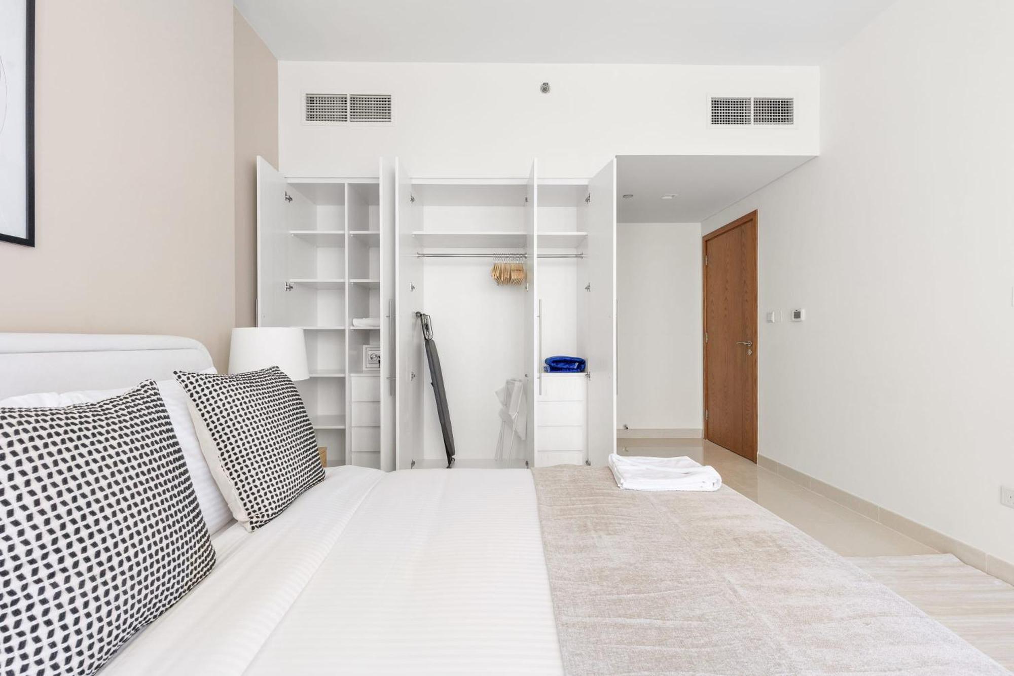 Silkhaus Modern 2 Bdr Near Reem Mall Apartment